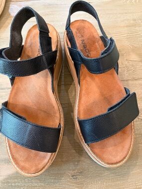 Naot Meringue Wedge Sandal, Black, Size 9!!